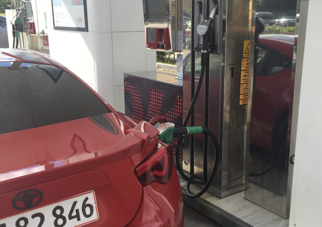 Brændstofpriserne stiger og rationering er kommet på tale tæt på Danmark