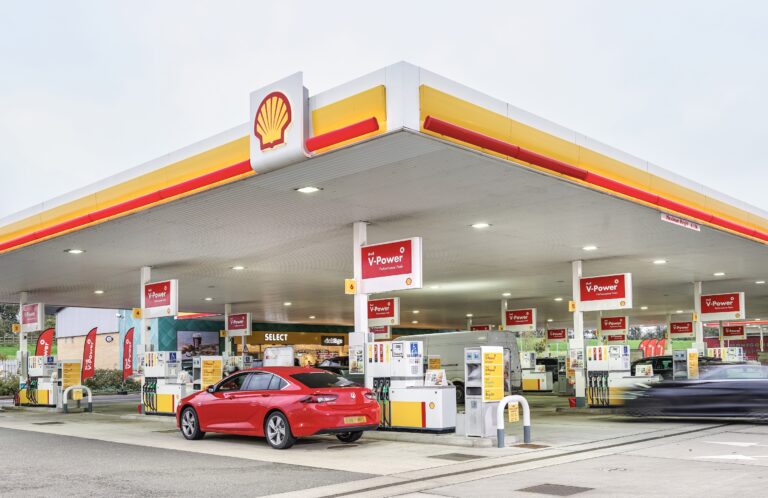 Godt nyt til danskerne? Olieprisen styrtdykker efter våbenhvile