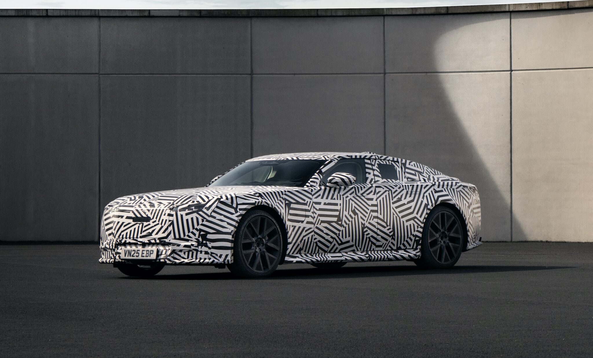 Jaguar klar med 1.000-hestes GT efter voldsom woke-kritik